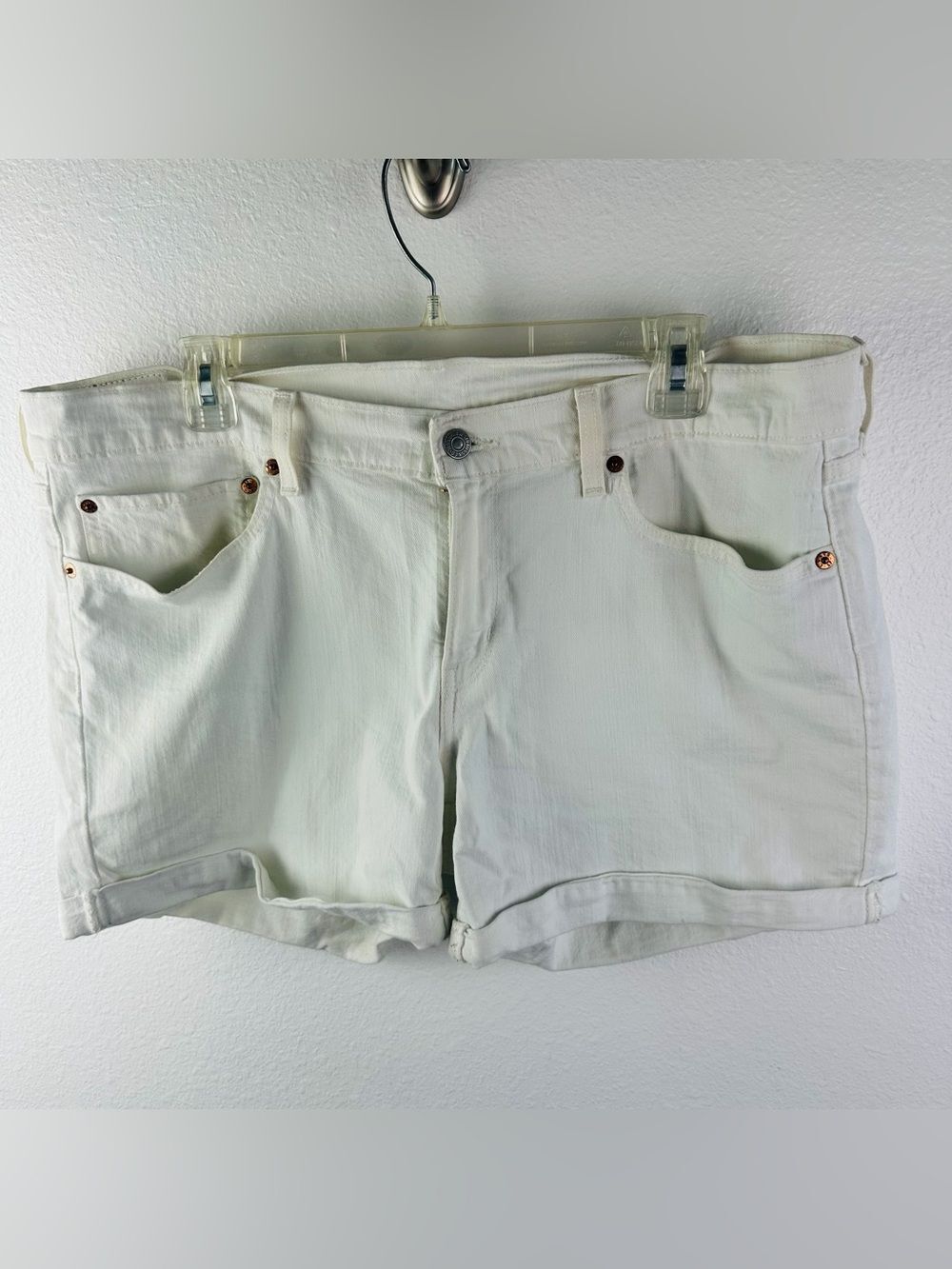 Levi’s Cuffed White Denim Shorts Women’s Size 33